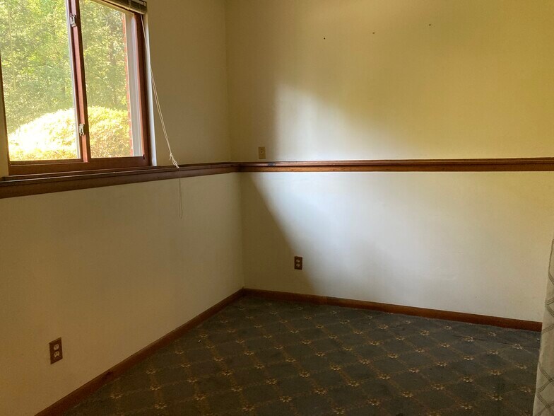 Bedroom - 5219 Cottonwood Dr