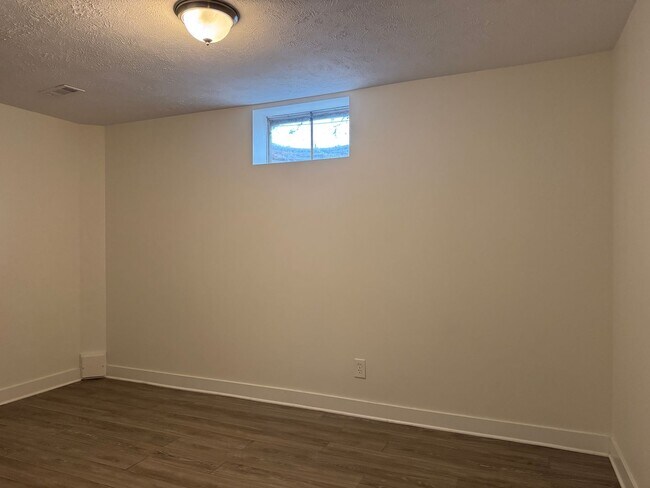 Building Photo - Updated Townhome in Willow Wood Near 120th & Blondo!