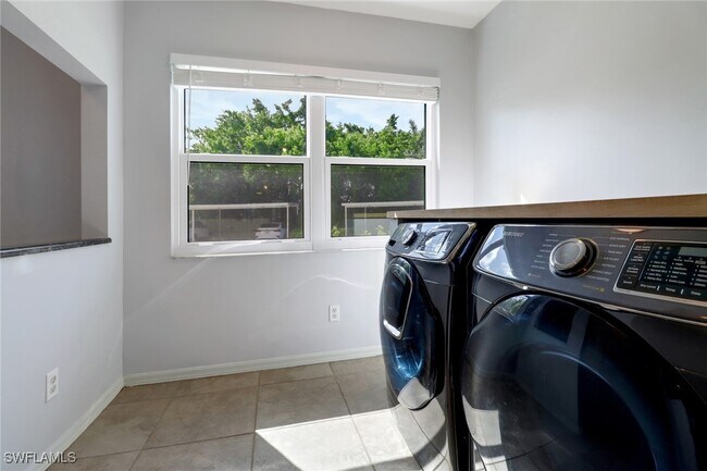 Building Photo - 125 Wading Bird Cir