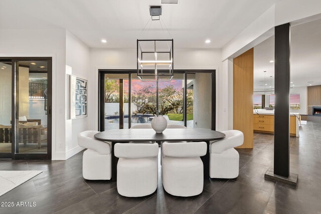 Building Photo - 3135 E Palo Verde Dr