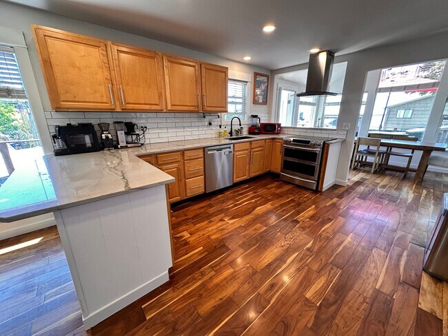 Building Photo - Charming West Seattle Home with Views of Puget Sound