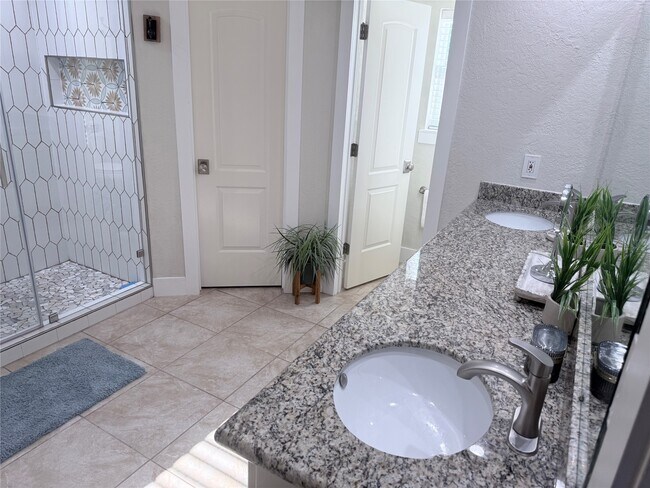 Building Photo - 4012 Chile Dr