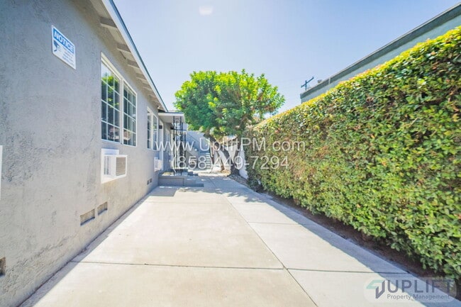 Building Photo - 4233 Swift Ave