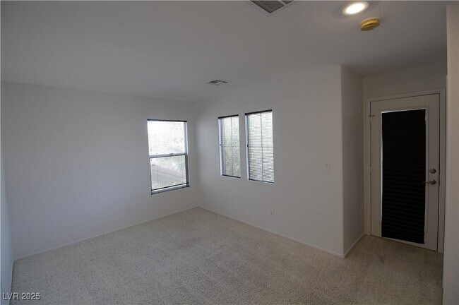 Building Photo - 540 Taunton St