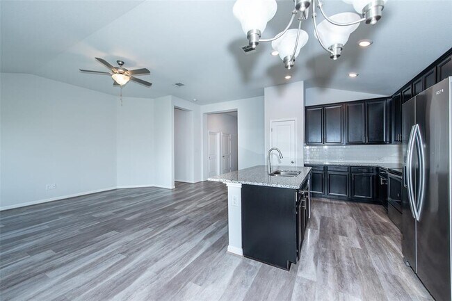 Building Photo - 216 Pearland St