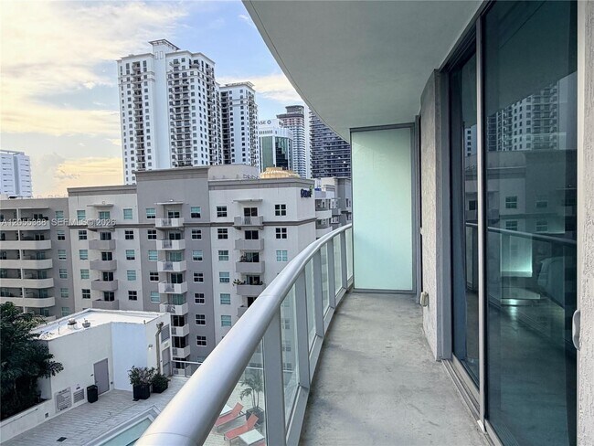 Building Photo - 1100 S Miami Ave