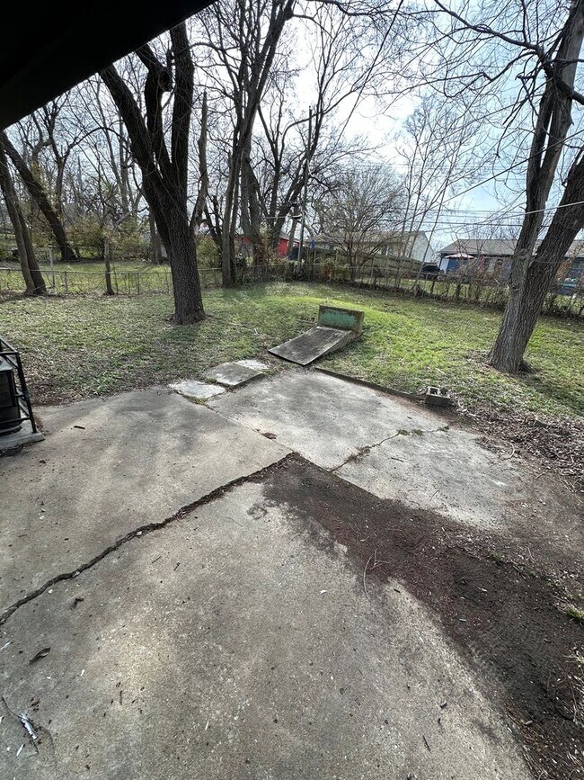 Building Photo - 4 bedroom 1 bath