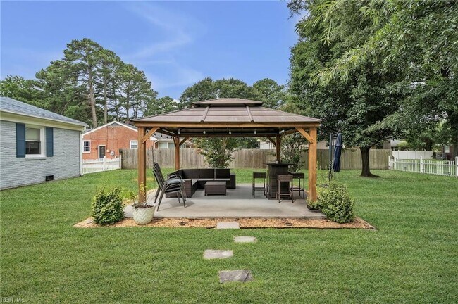 Building Photo - 5800 Barberry Ln