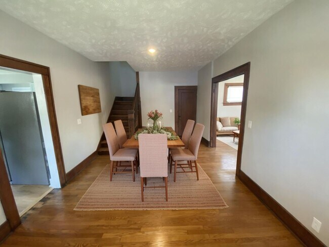 Building Photo - Fully Remodeled 3Bedroom House!