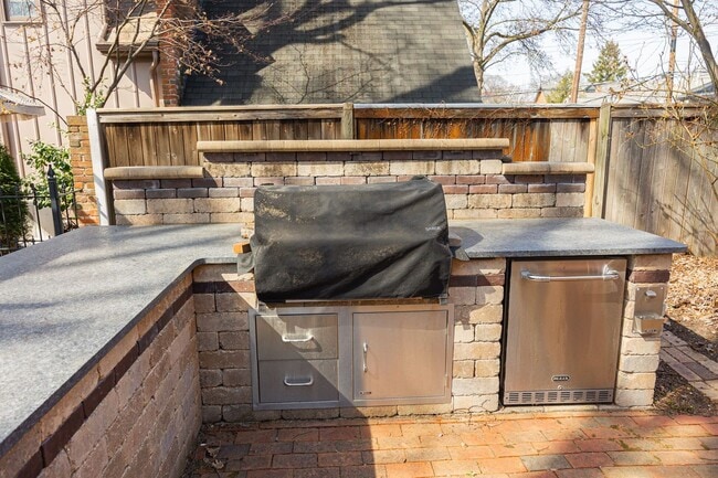 Building Photo - 357 Jackson St