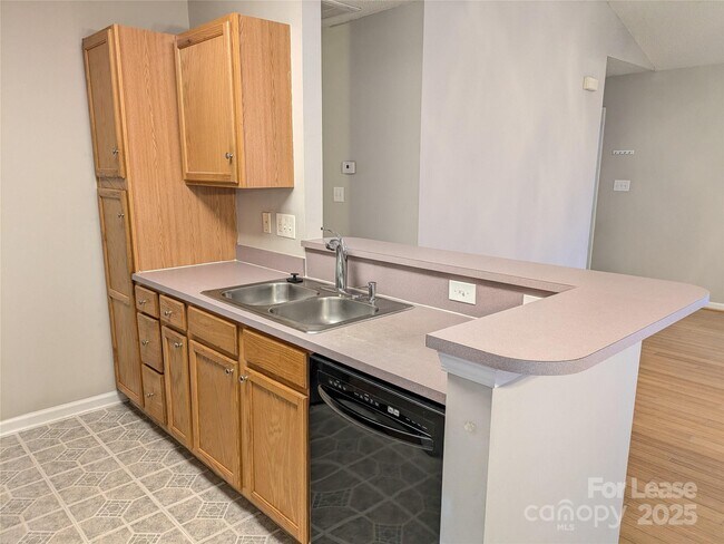 Building Photo - 152 Everett Park Dr