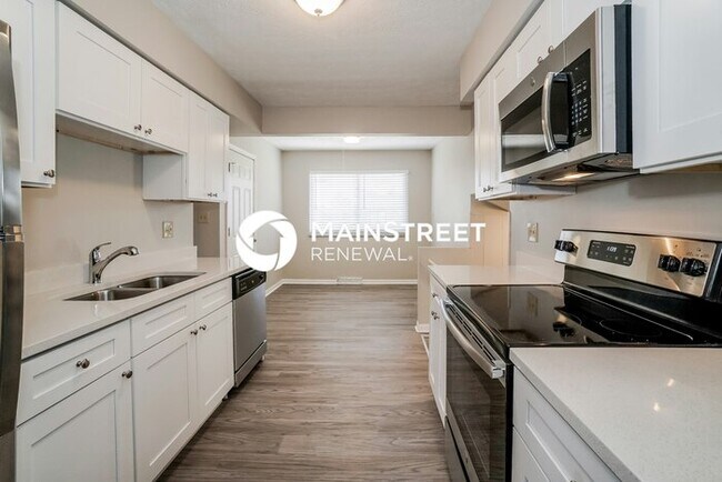 Building Photo - 4 Bedroom Pet-Friendly Home in Columbus, OH with Main Street Renewal