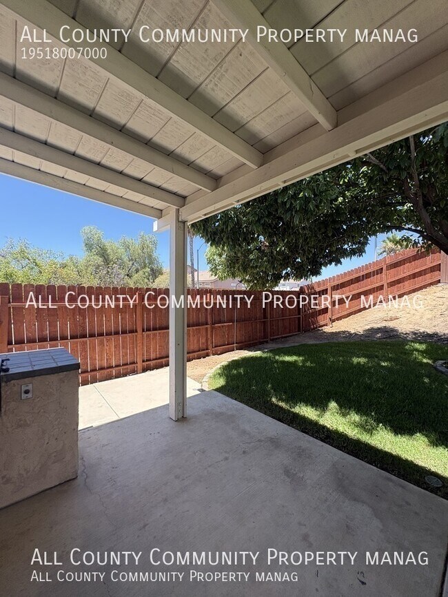 Building Photo - 39560 Bonaire Way