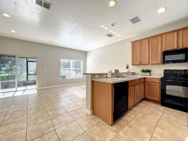 Building Photo - Clubside Pointe