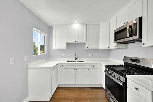 Building Photo - Great 2 Bed 1 Bath House in Vallejo -- AVA...