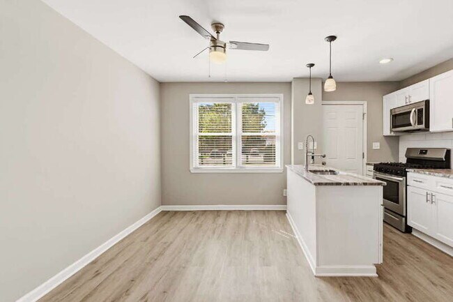 Building Photo - 3482 Dunhaven Rd