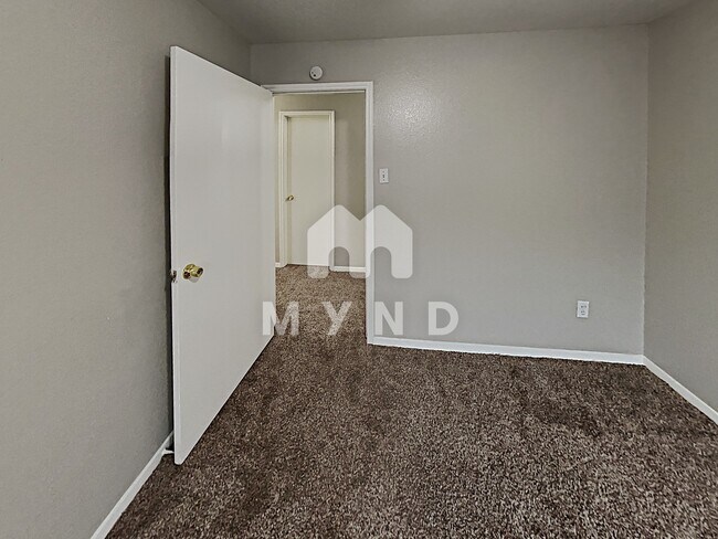 Building Photo - 3818 Heatherbrook Dr
