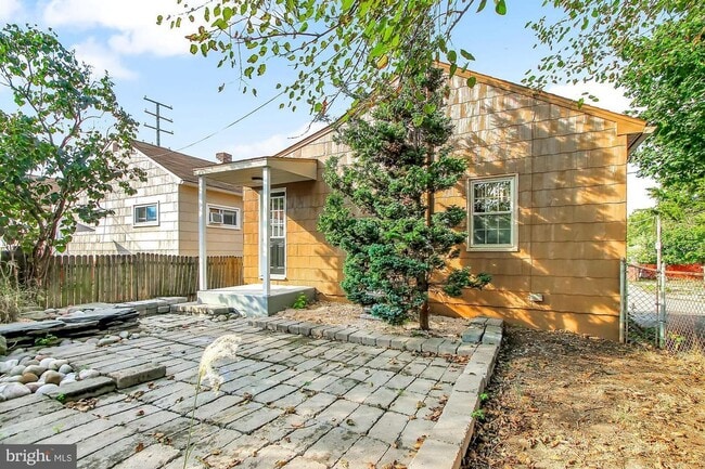 Building Photo - Coming Soon -  Charming 2 Bedroom, 1 Bath ...