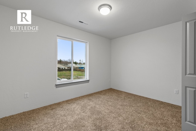 Building Photo - 3 Bed/2.5 Bath Townhome in Medford