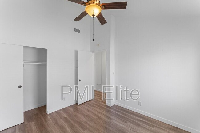 Building Photo - 18182 W Sundowner Way