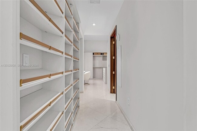 Building Photo - 900 Brickell Key Blvd