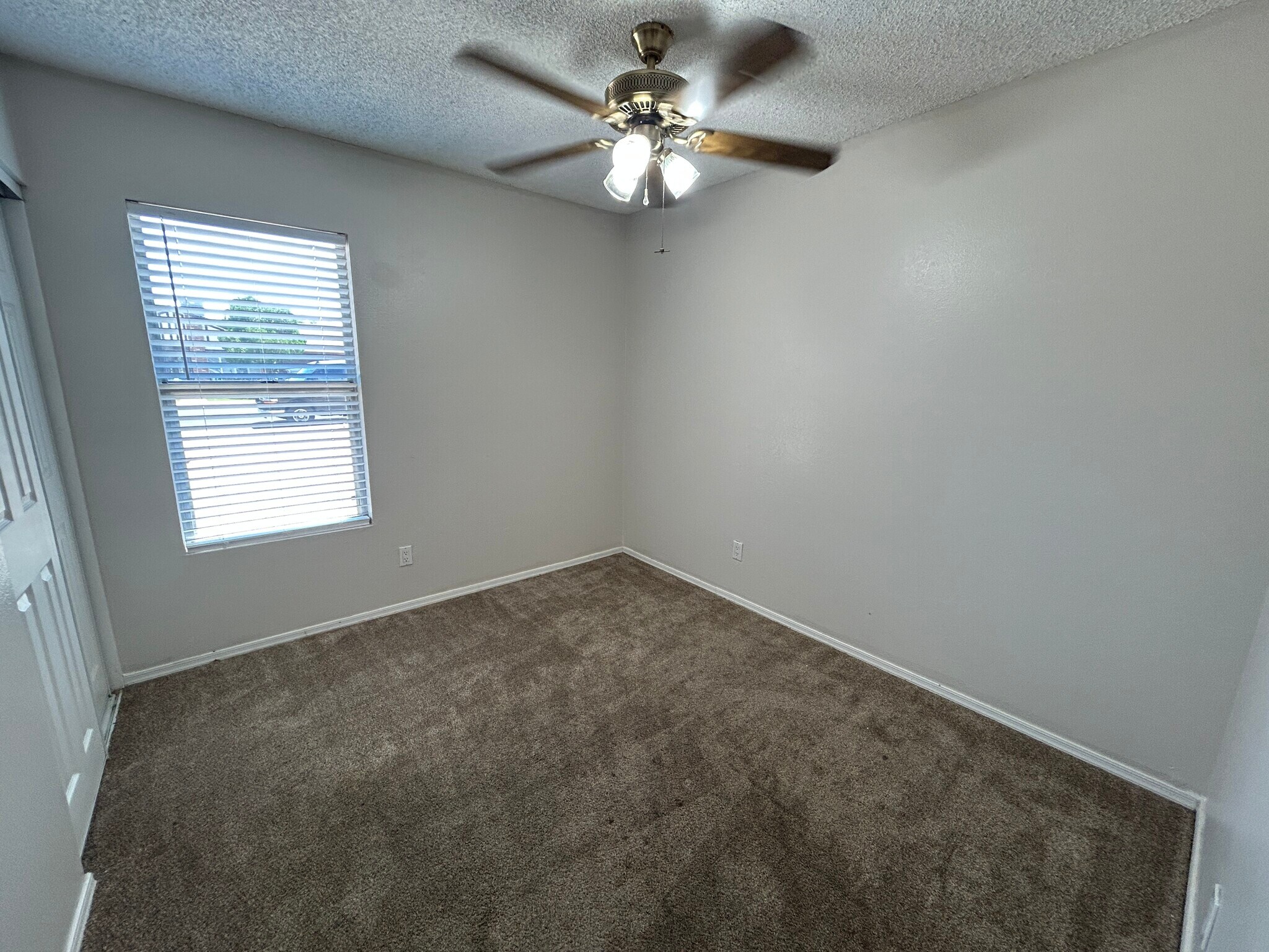 Building Photo - 6150 W Mauna Loa Ln