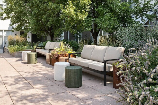 Building Photo - 350 S Jackson St