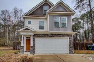 Building Photo - 5 Bedroom, 3.5 Bath Home in Northeast Suffolk