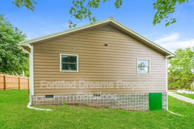 Building Photo - 1115 Wachovia St