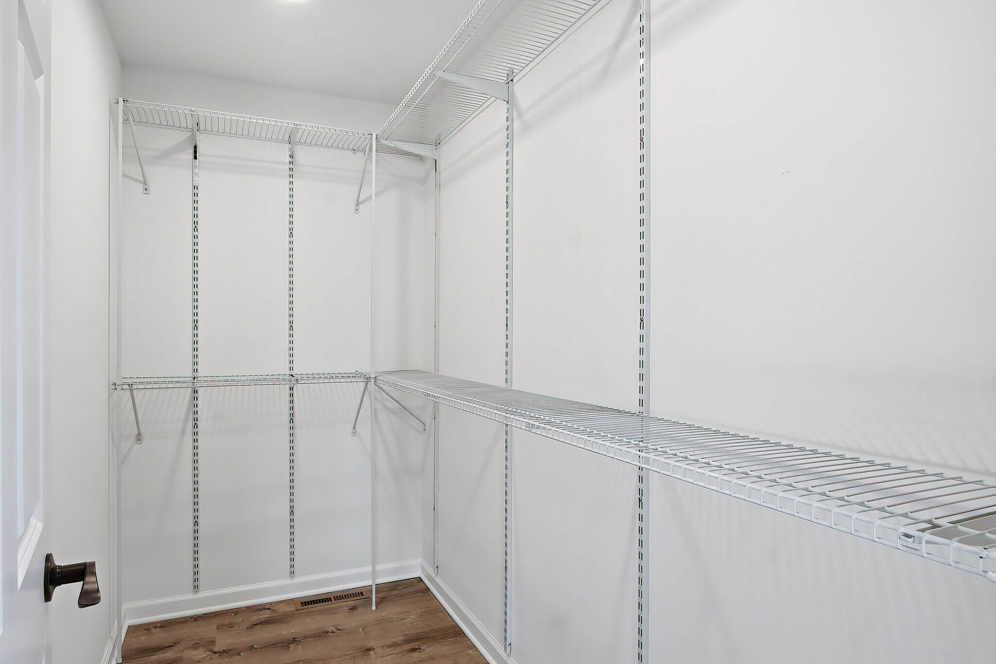 Building Photo - 6582 Lakeside Rd