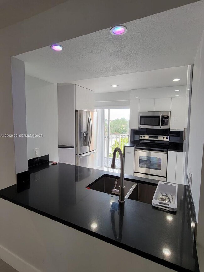 Building Photo - 199 SW 12th Ave