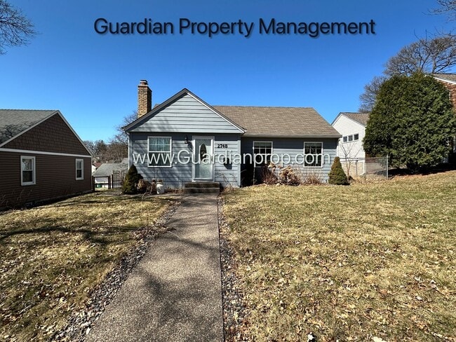 Building Photo - St Louis Park Single Family Home, 2 Car Garage, Fenced Yard, Gas Fireplace, Dishwasher