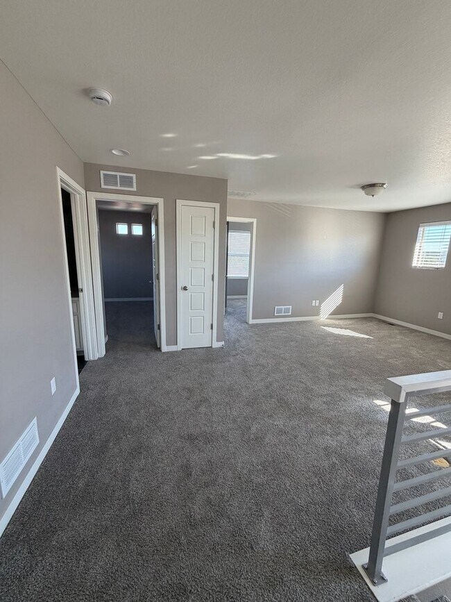 Building Photo - Beautiful Home in the Heart Of Castle Rock