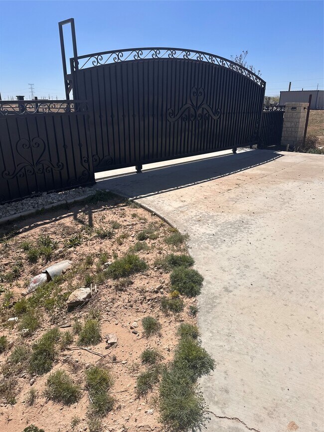 Building Photo - 3306 E County Rd 172