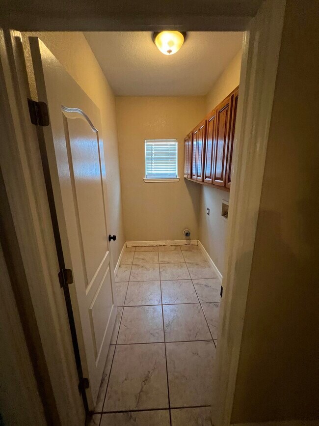 Building Photo - 373 Lenora Ave