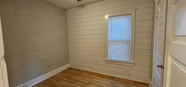 Building Photo - 1850 W 48th St