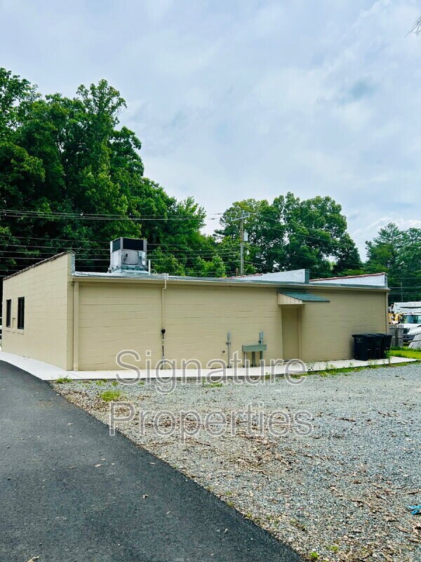 Building Photo - 1821 Seymour Dr