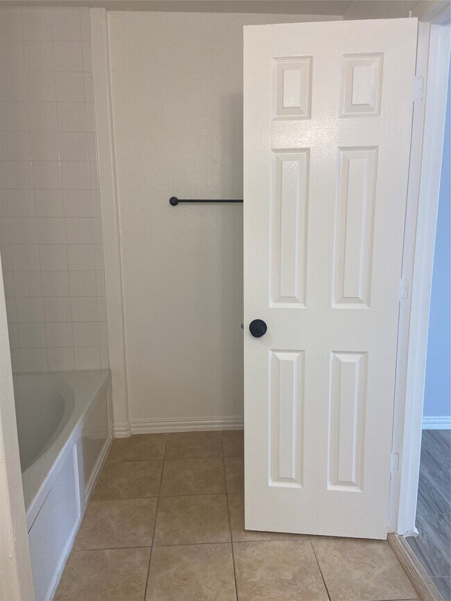 Building Photo - 3304 Twp Grove Ln