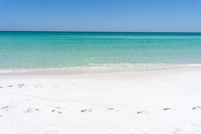 Building Photo - 68 Sarah St