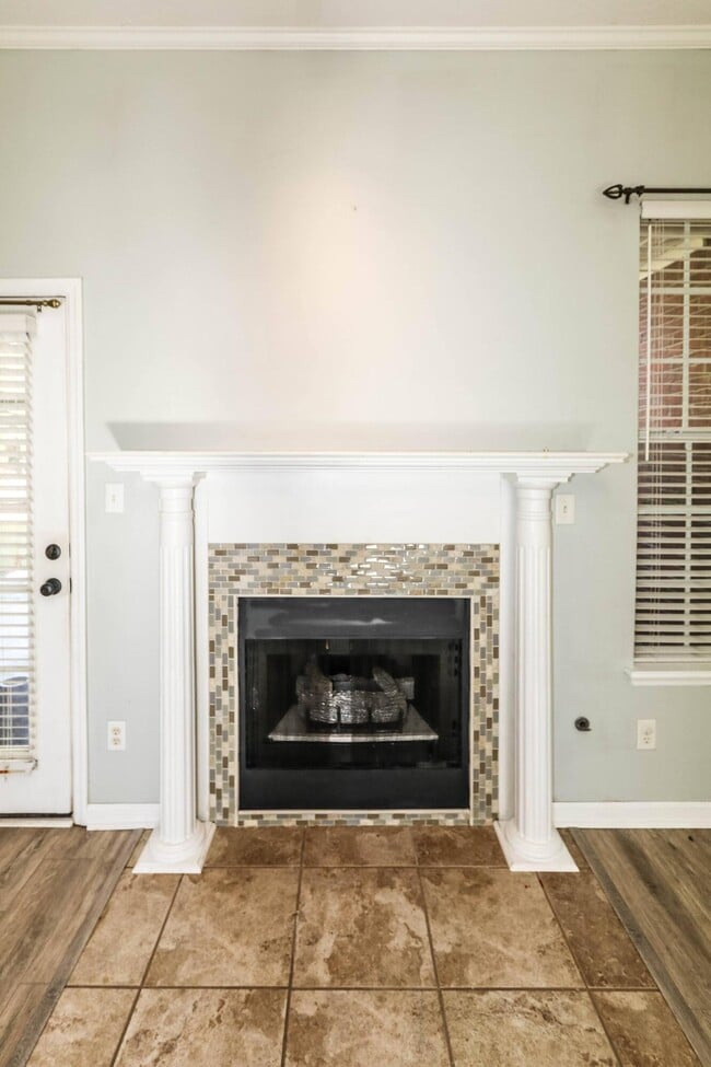 Building Photo - 5803 Carriage Hills Dr
