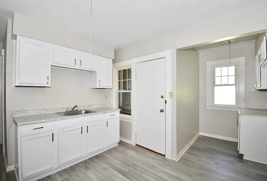 Building Photo - 30 Sachem St