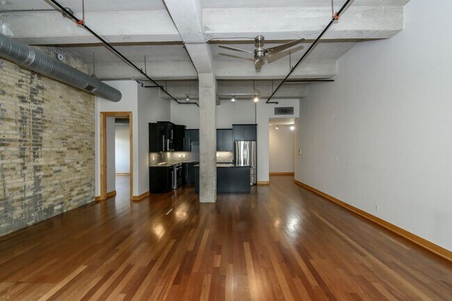 Building Photo - Luxury Milwaukee Condo for Rent