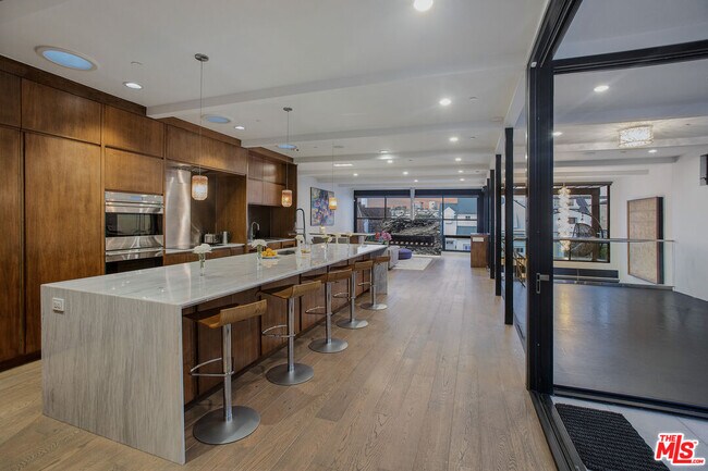 Building Photo - 2105 E Balboa Blvd