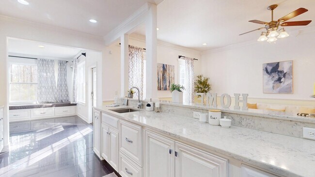 Building Photo - 100 Sweetbriar Lakes Dr