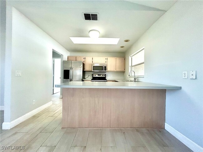 Building Photo - 1203 SW 34th St