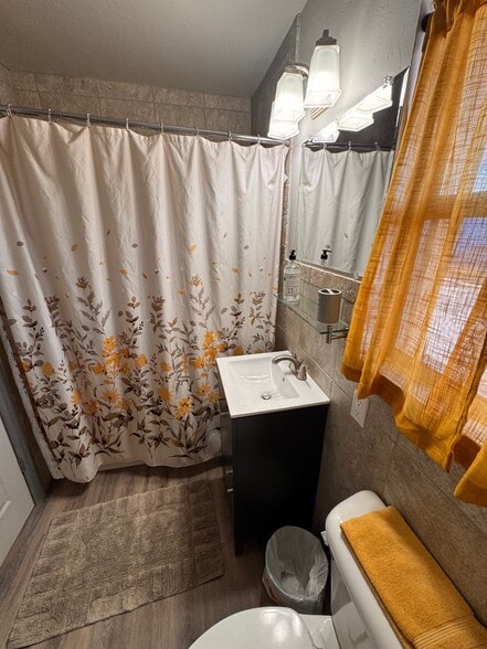 Building Photo - 1207 W Gore Blvd