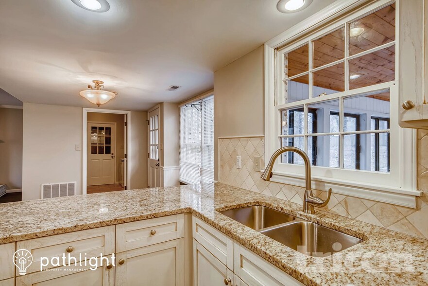 Building Photo - 812 Duffy Ct