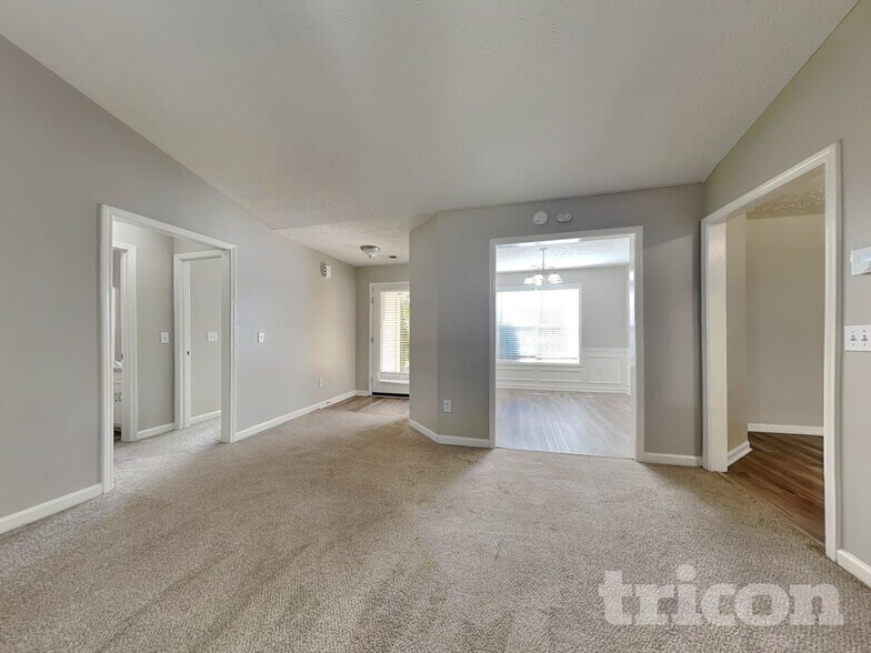 Building Photo - 714 Manor Ridge Dr