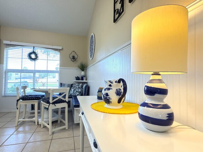 Building Photo - 900 Oxford Dr