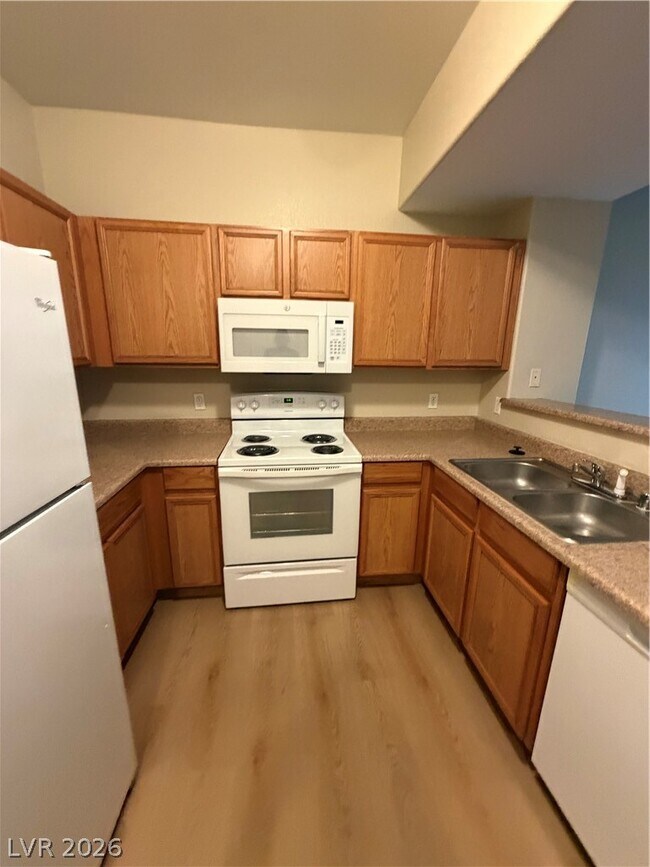 Building Photo - 2060 Rancho Lake Dr